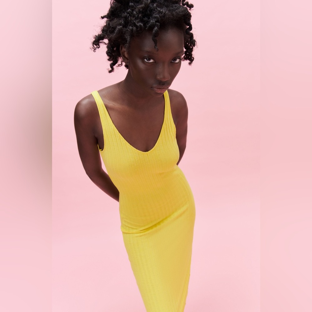 RIBBED YELLOW MIDI DRESS